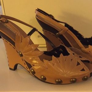 BCBGMAXAZRIA 7.5 tan sport calf